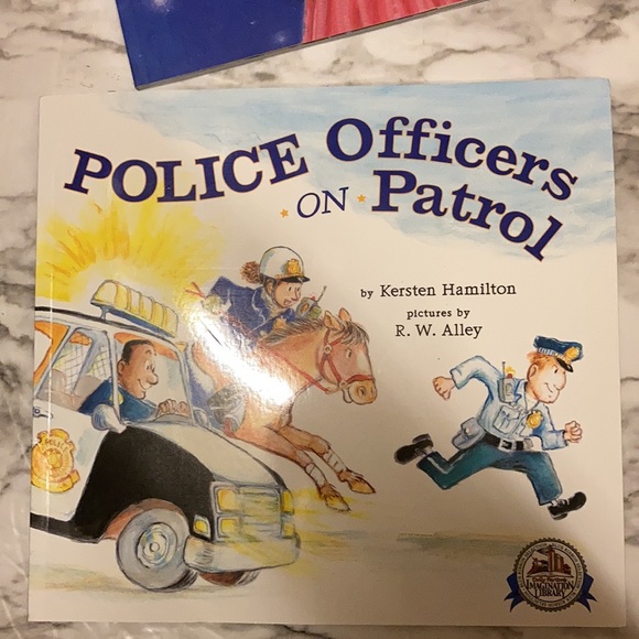 4 Dolly Parton Imagination Library books - Picture 2 of 5